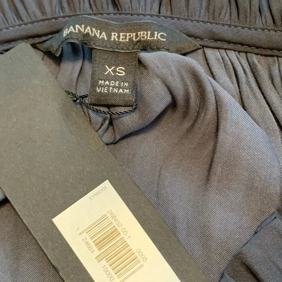 BANANA REPUBLIC deep blue gray sleeveless ruffled neck button front blou… - Picture 2 of 11